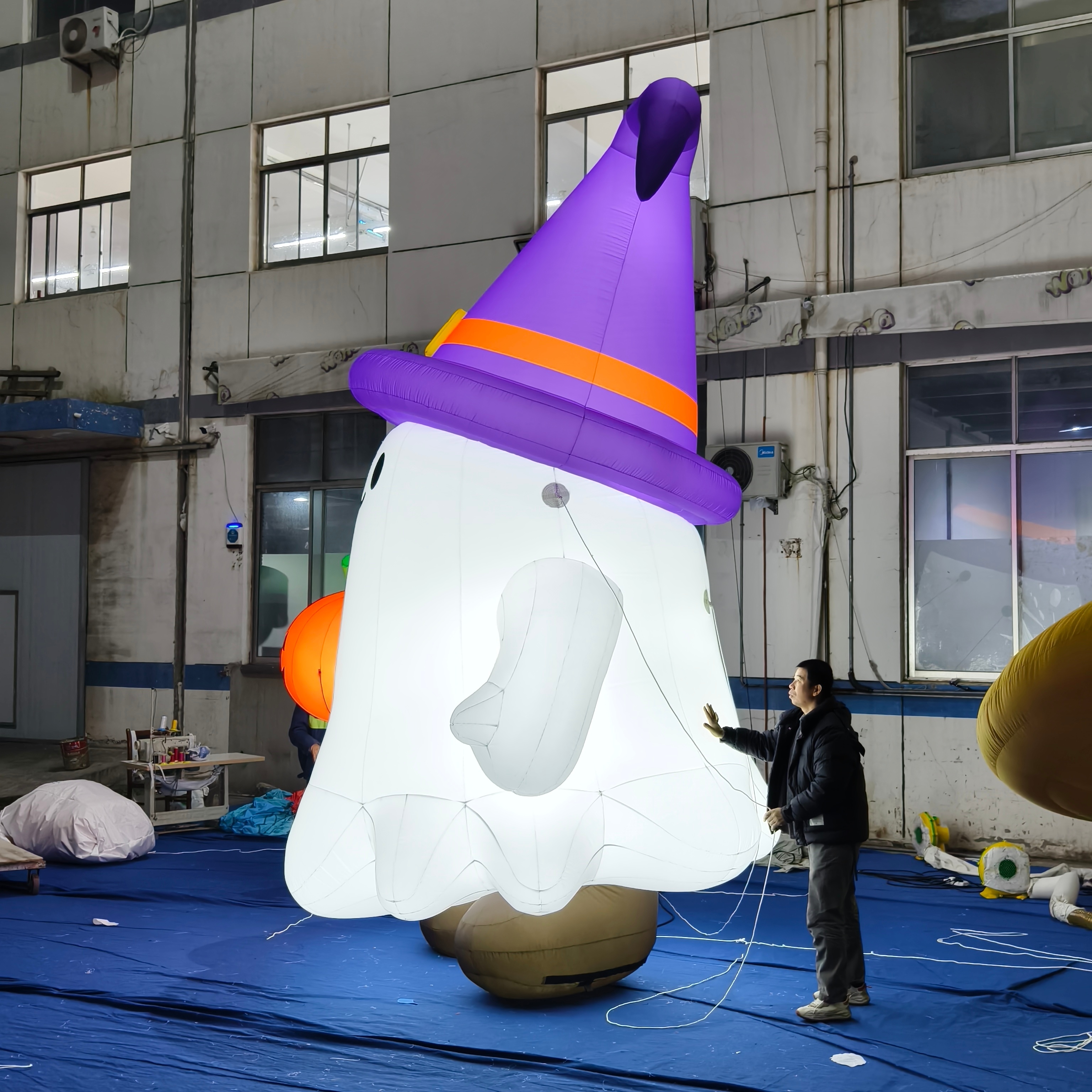 Large Inflatable Cute Ghost Mascot with Pumpkin, Promotional Blow up Inflatable for Mall & Event