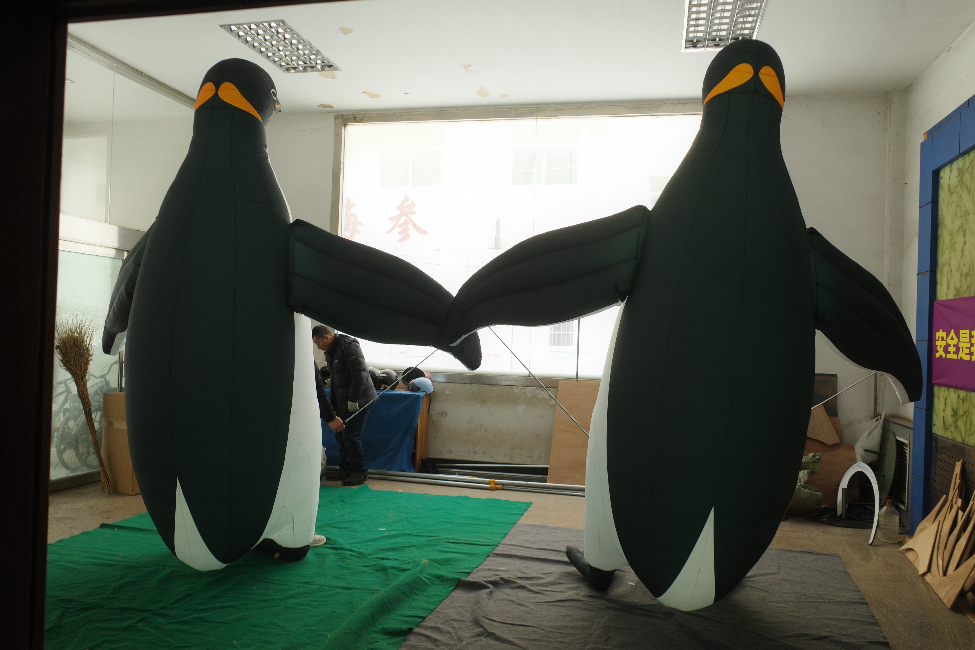 Custom Made Inflatable Realistic Penguin, Personalized Advertising Inflatable for Commercial Display & Mall