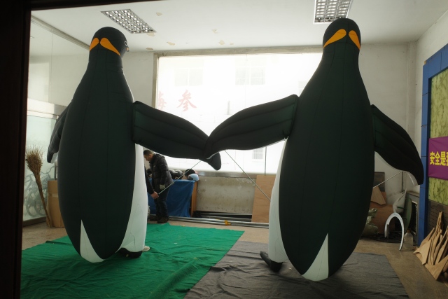 Custom Made Inflatable Realistic Penguin, Personalized Advertising Inflatable for Commercial Display & Mall