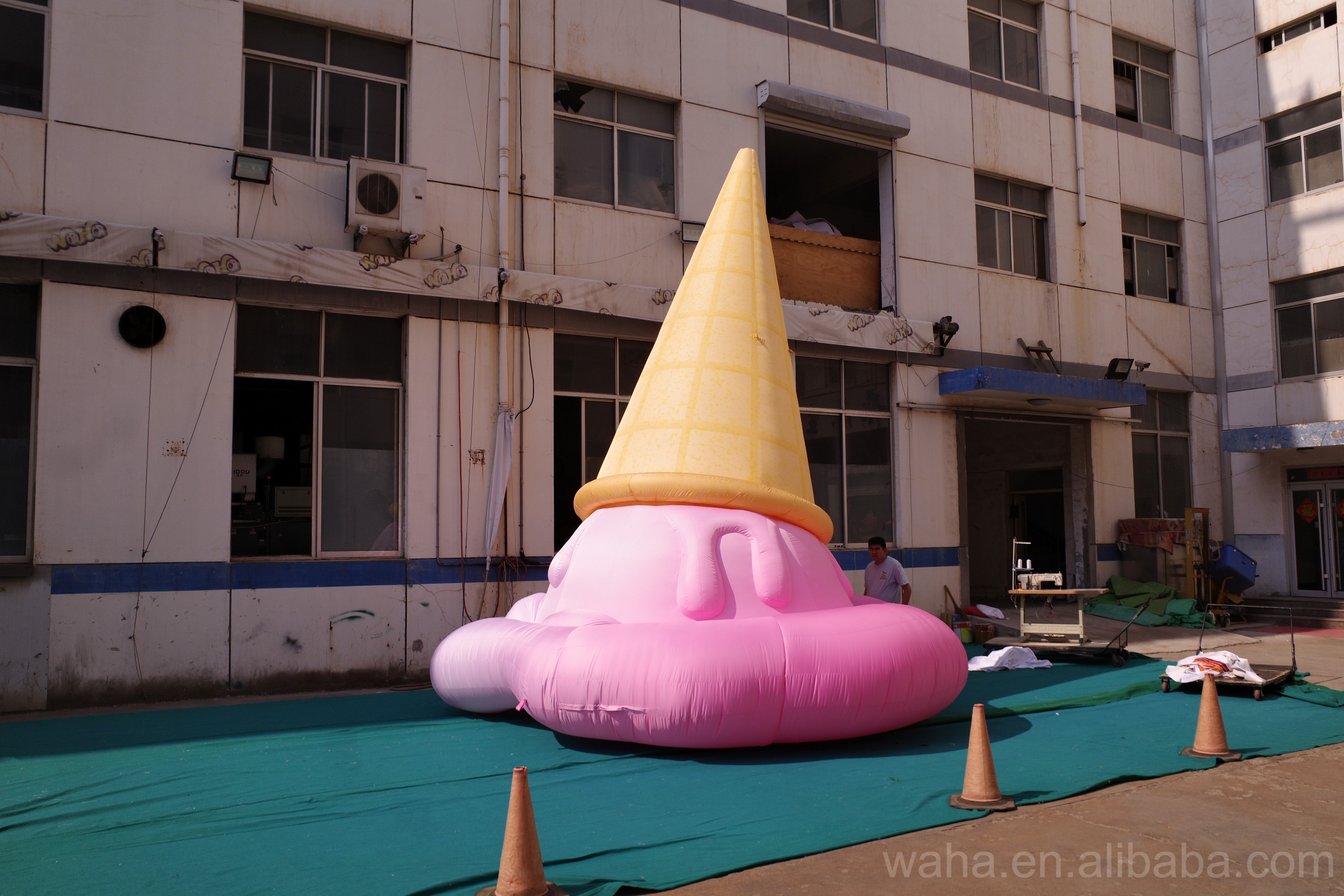 Premium Custom Food Mascot Inflatable, Long-Lasting Advertising Inflatable for Dessert Shop Branding & Promotion