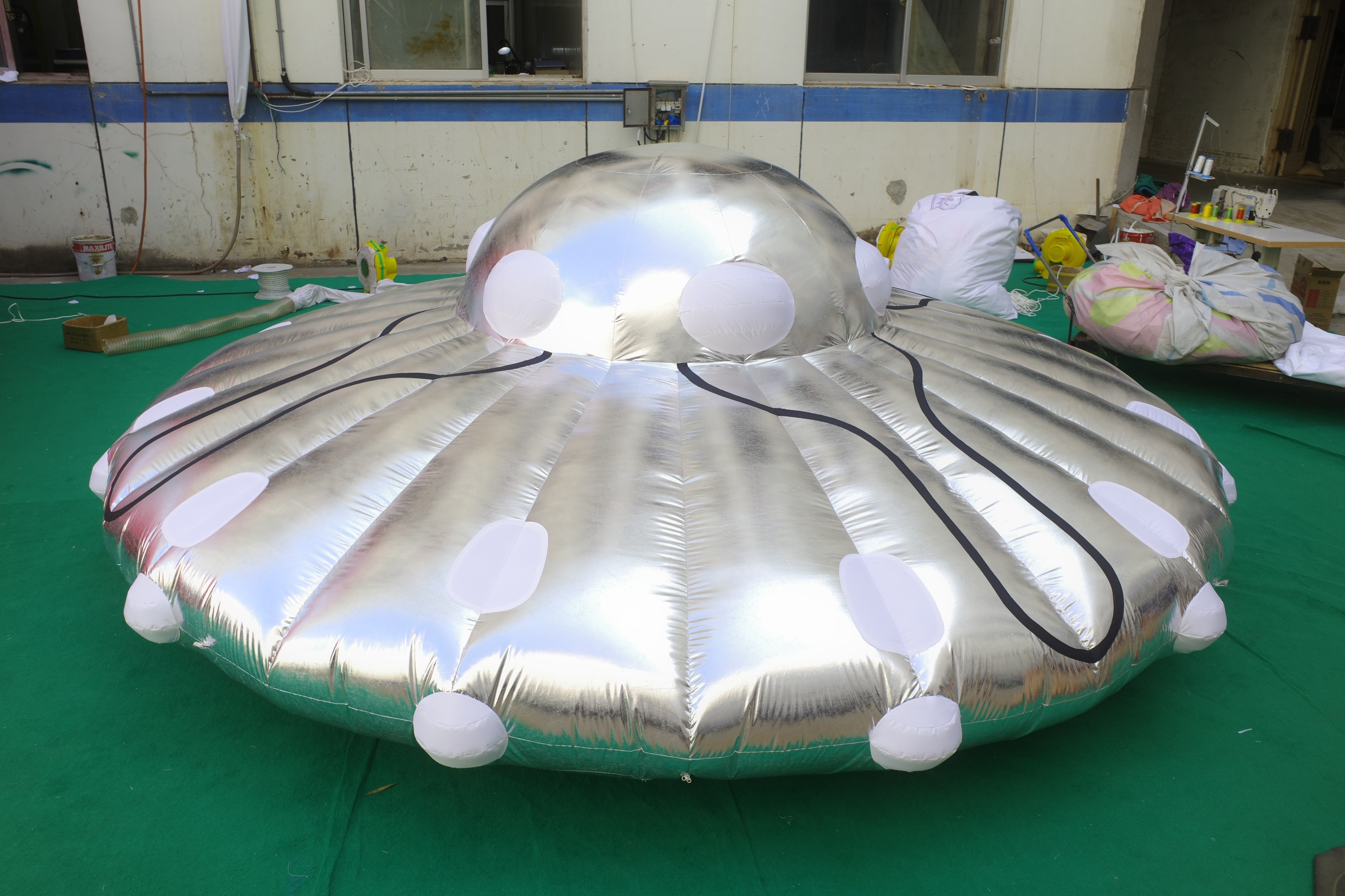 Professional Large LED Inflatable Spaceship Prop, Premium Advertising Inflatable for Commercial Exhibition & Sci-Fi Night Event