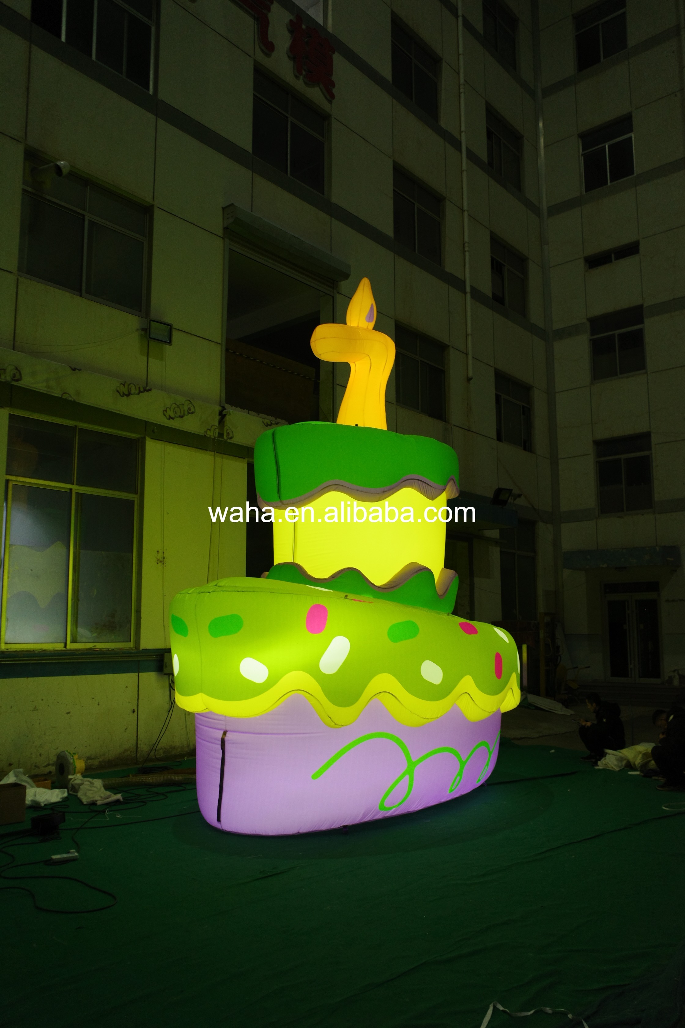 Customized Inflatable Birthday Cake Sculpture, Advertising Inflatable for Commercial Decoration & Photo Booth