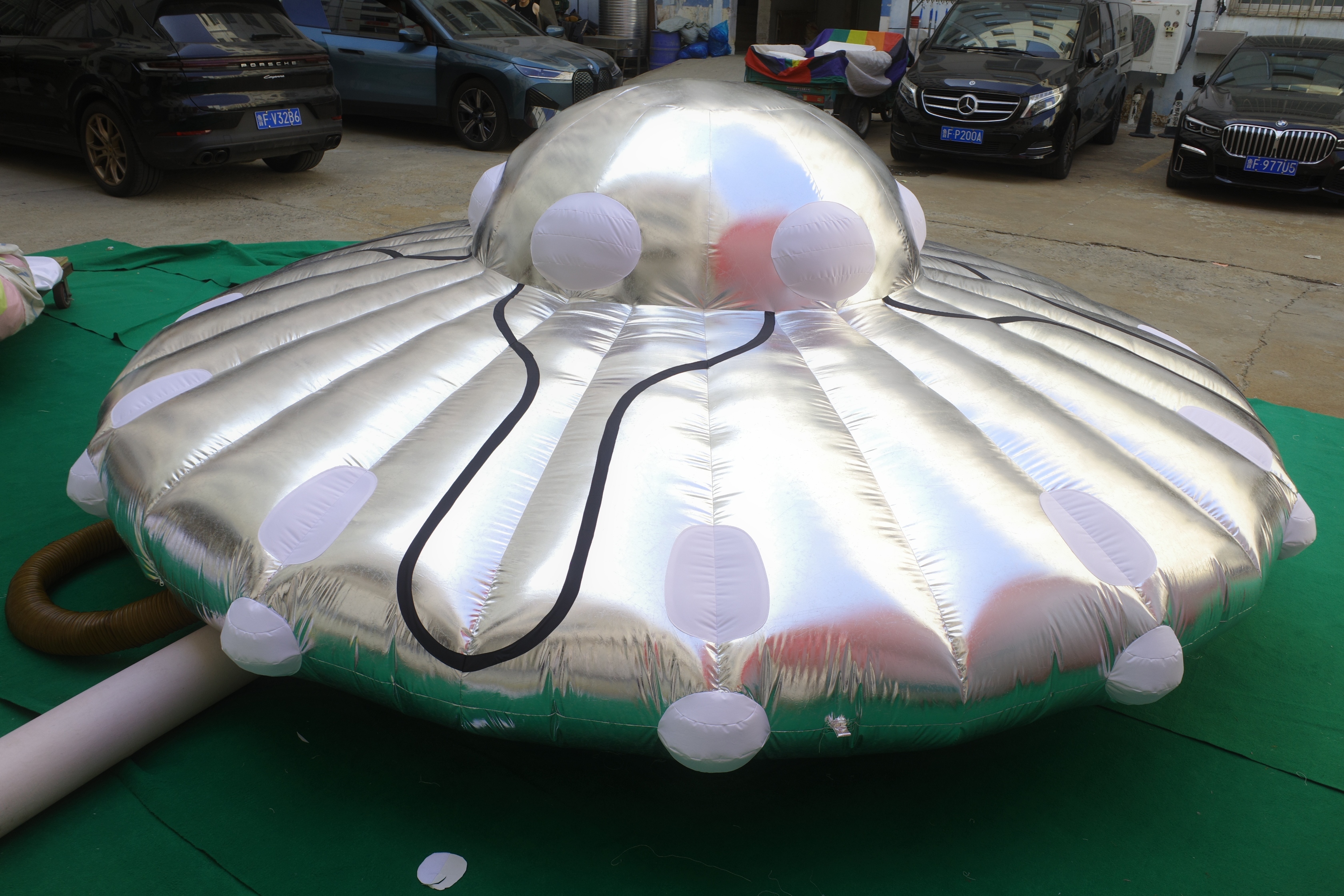 Professional Large LED Inflatable Spaceship Prop, Premium Advertising Inflatable for Commercial Exhibition & Sci-Fi Night Event