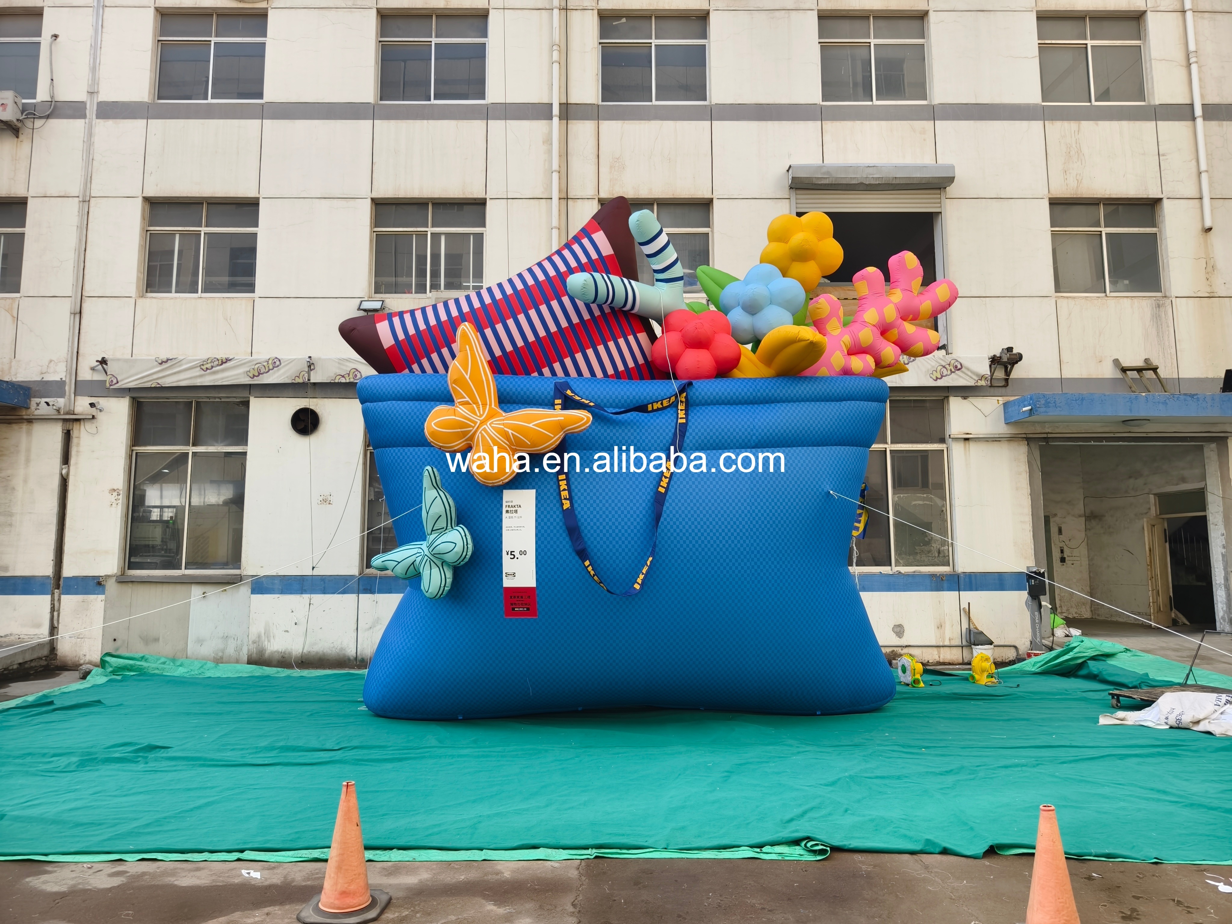 Premium Custom Retail Themed Inflatable, Long-Lasting Advertising Inflatable for Mall Branding & Retail Event