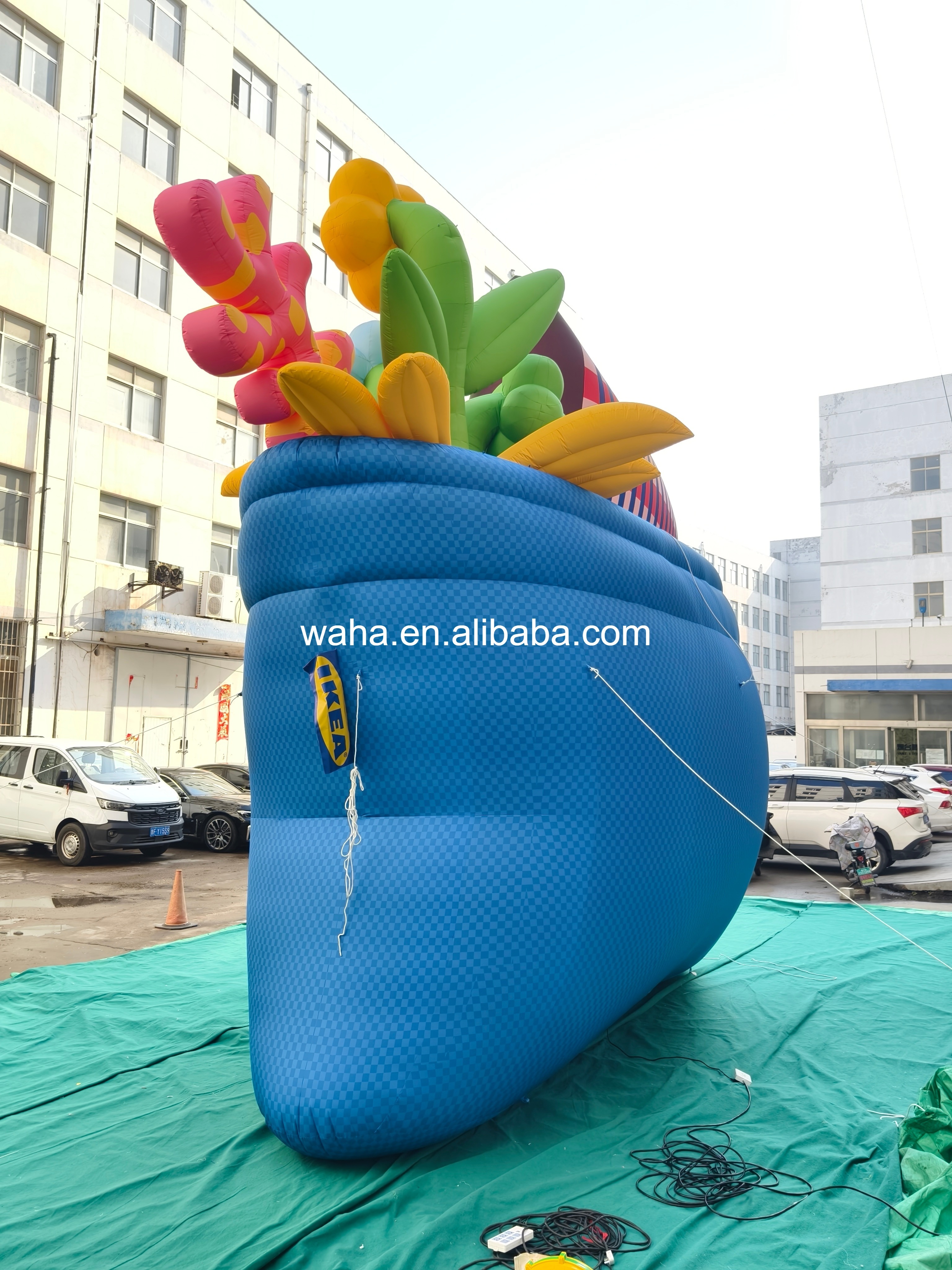 Premium Custom Retail Themed Inflatable, Long-Lasting Advertising Inflatable for Mall Branding & Retail Event