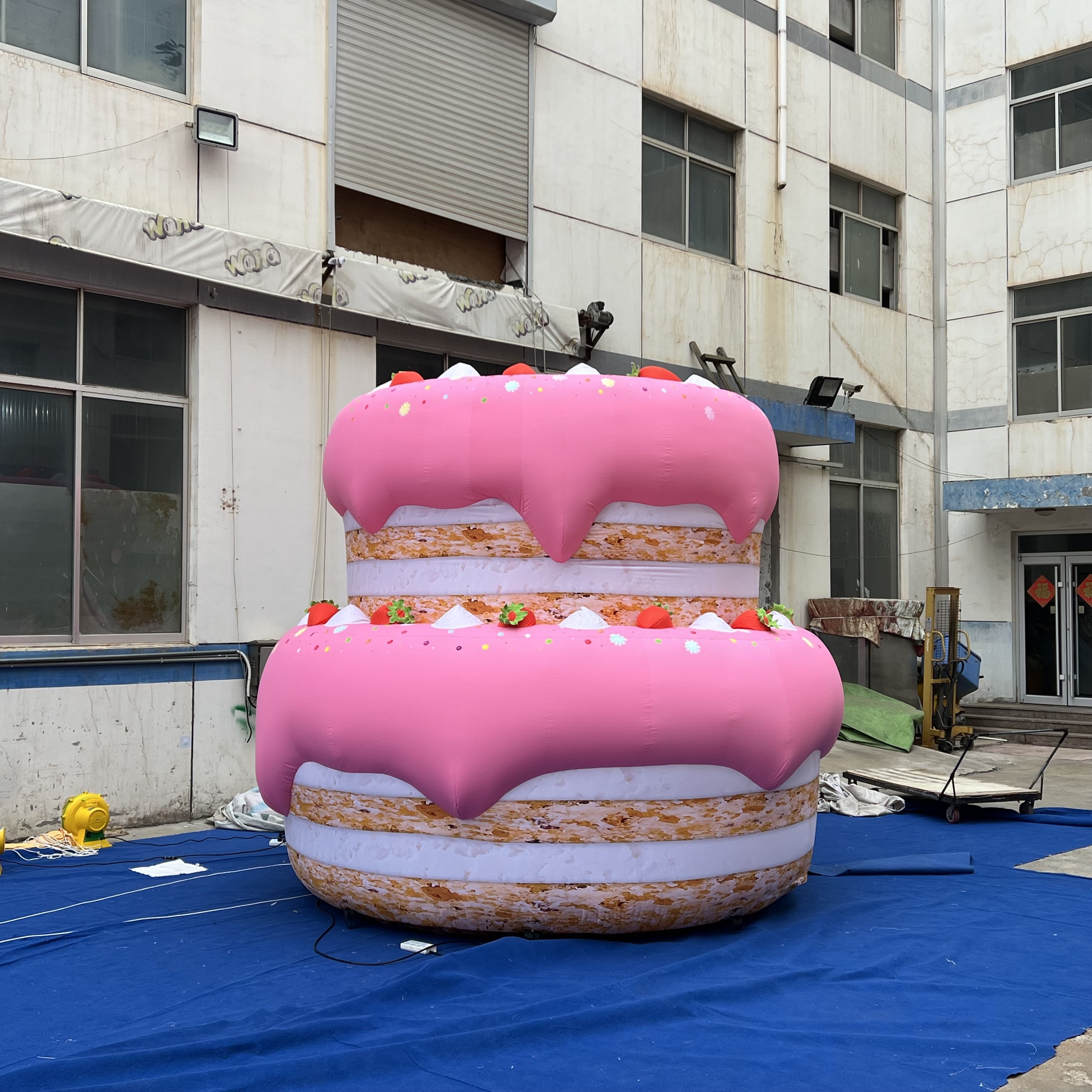 Custom Printed Pink Tiered Cake Inflatable, Personalized Advertising Inflatable for Mall & Birthday Celebration