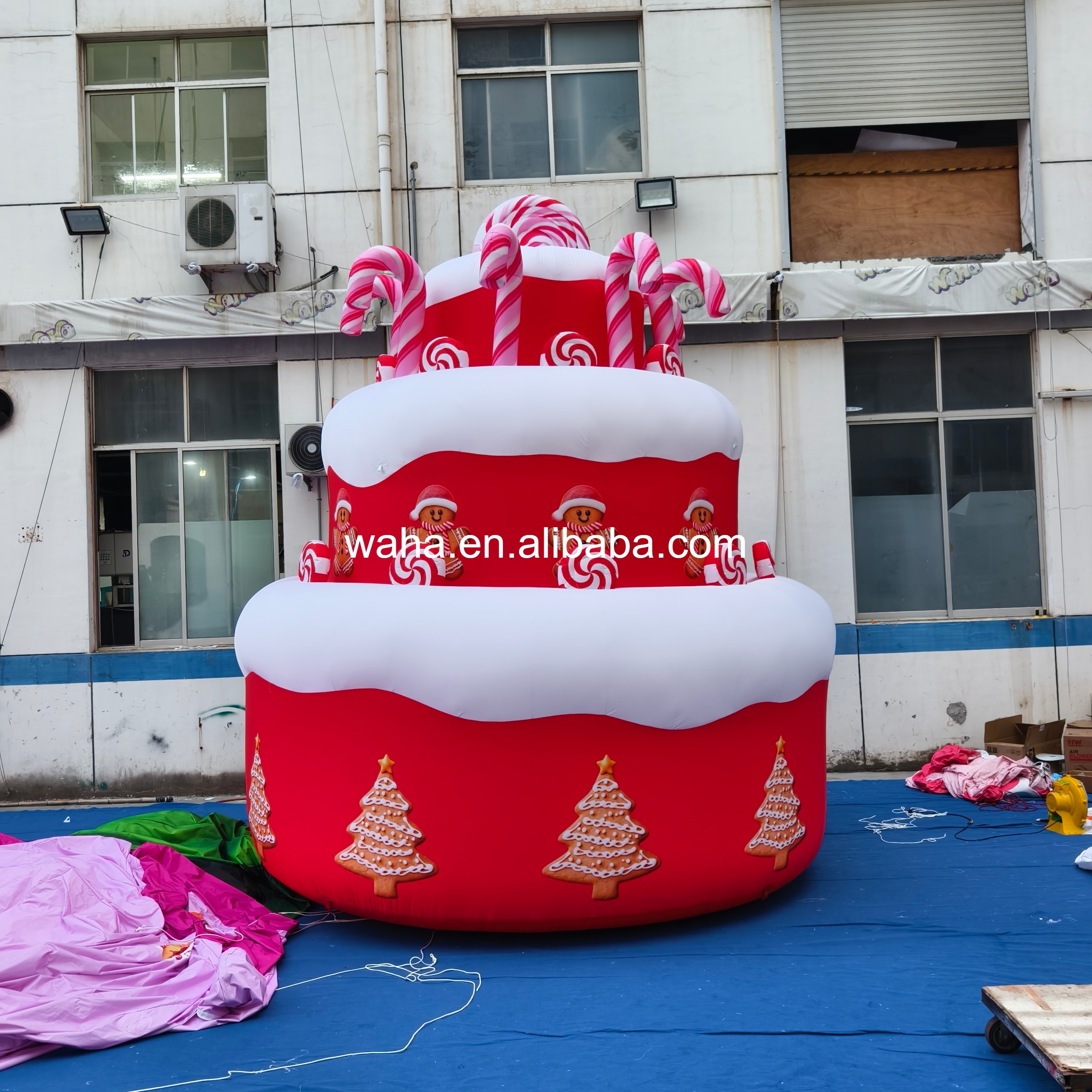 Giant Christmas Themed Tiered Cake Inflatable for Holiday Decor, Durable Advertising Inflatable