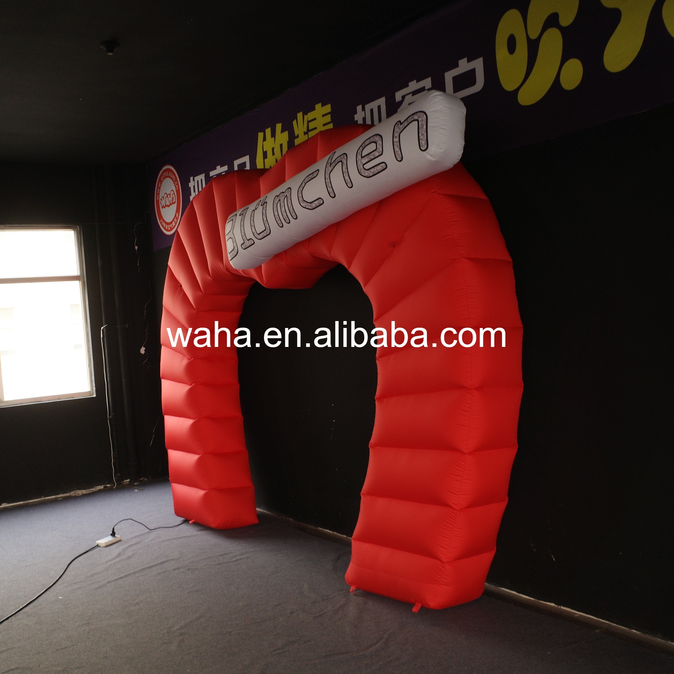 Red Heart Shaped Inflatable Arch with Daisy, Durable Advertising Inflatable for Wedding & Party Entrance