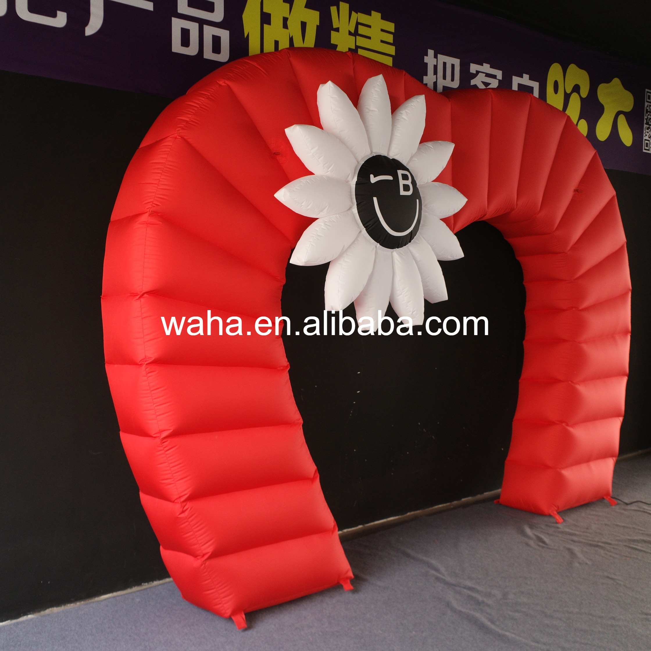 Red Heart Shaped Inflatable Arch with Daisy, Durable Advertising Inflatable for Wedding & Party Entrance