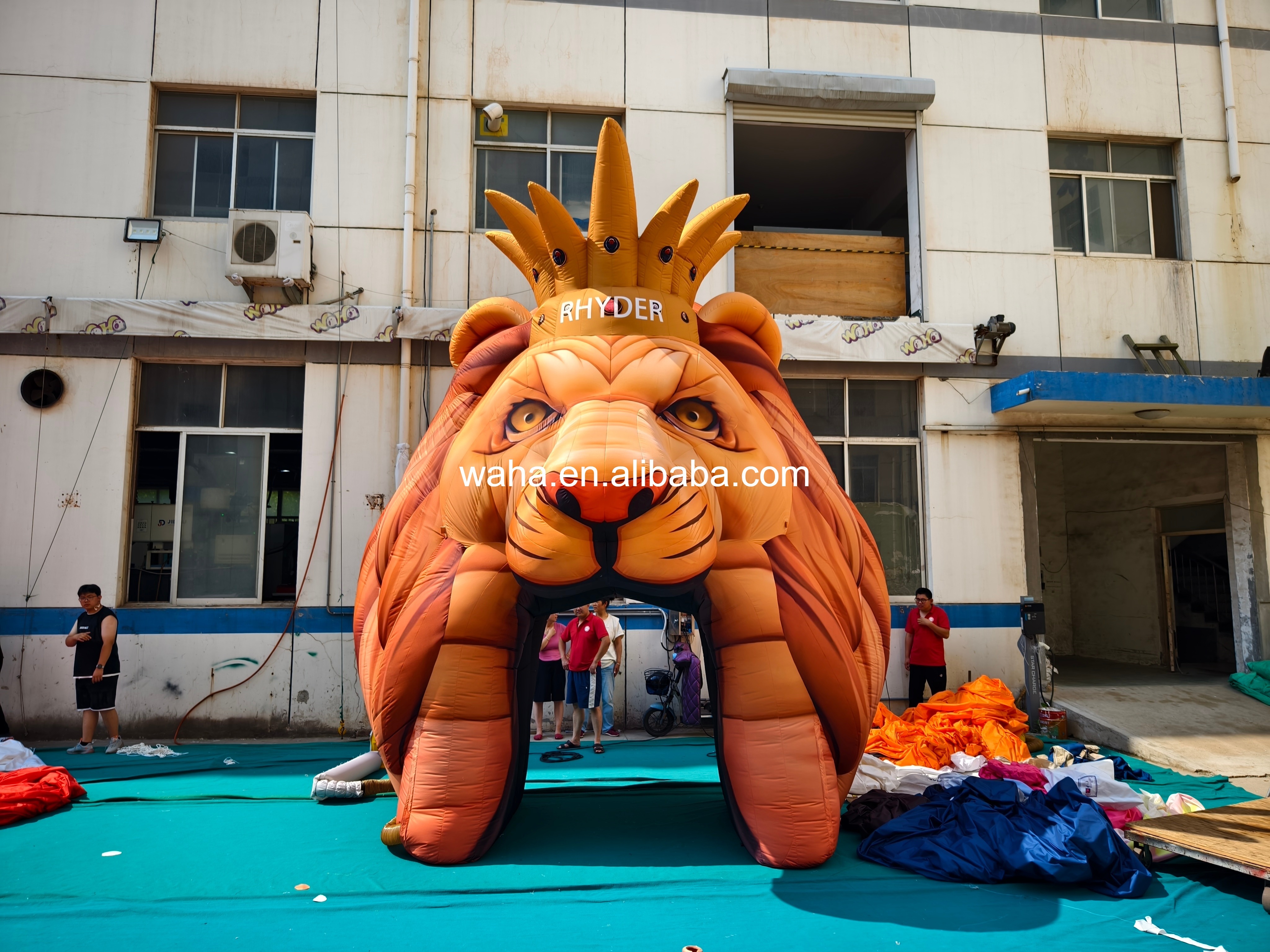 Custom Printed Lion Head Inflatable Tunnel, Personalized Advertising Inflatable for Retail Promotions & Animal Themed Campaigns
