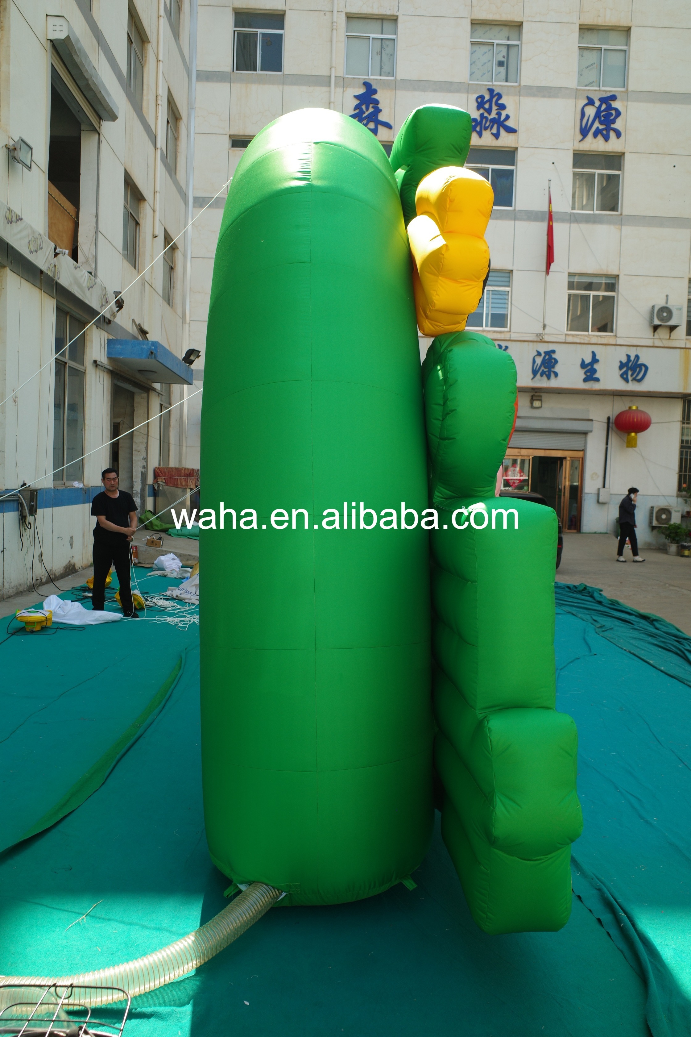 Cartoon Jungle Themed Inflatable Arch, Durable Advertising Inflatable for Amusement Parks & Kids' Events