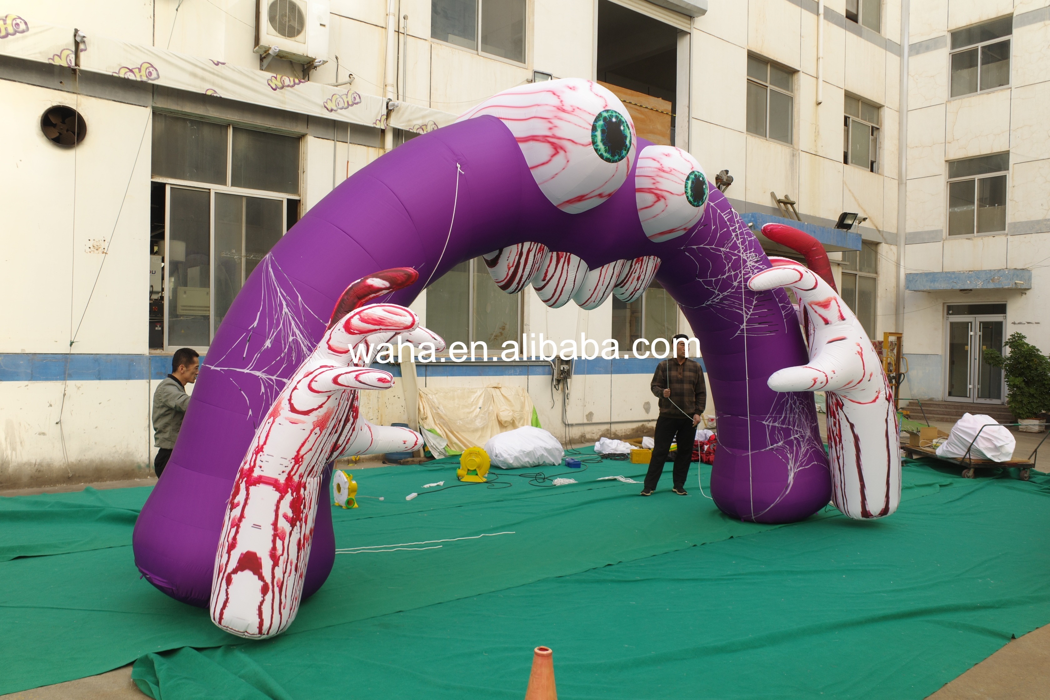 Custom Printed Bloody Horror Inflatable, Personalized Advertising Inflatable for Halloween Events & Retail Promotions