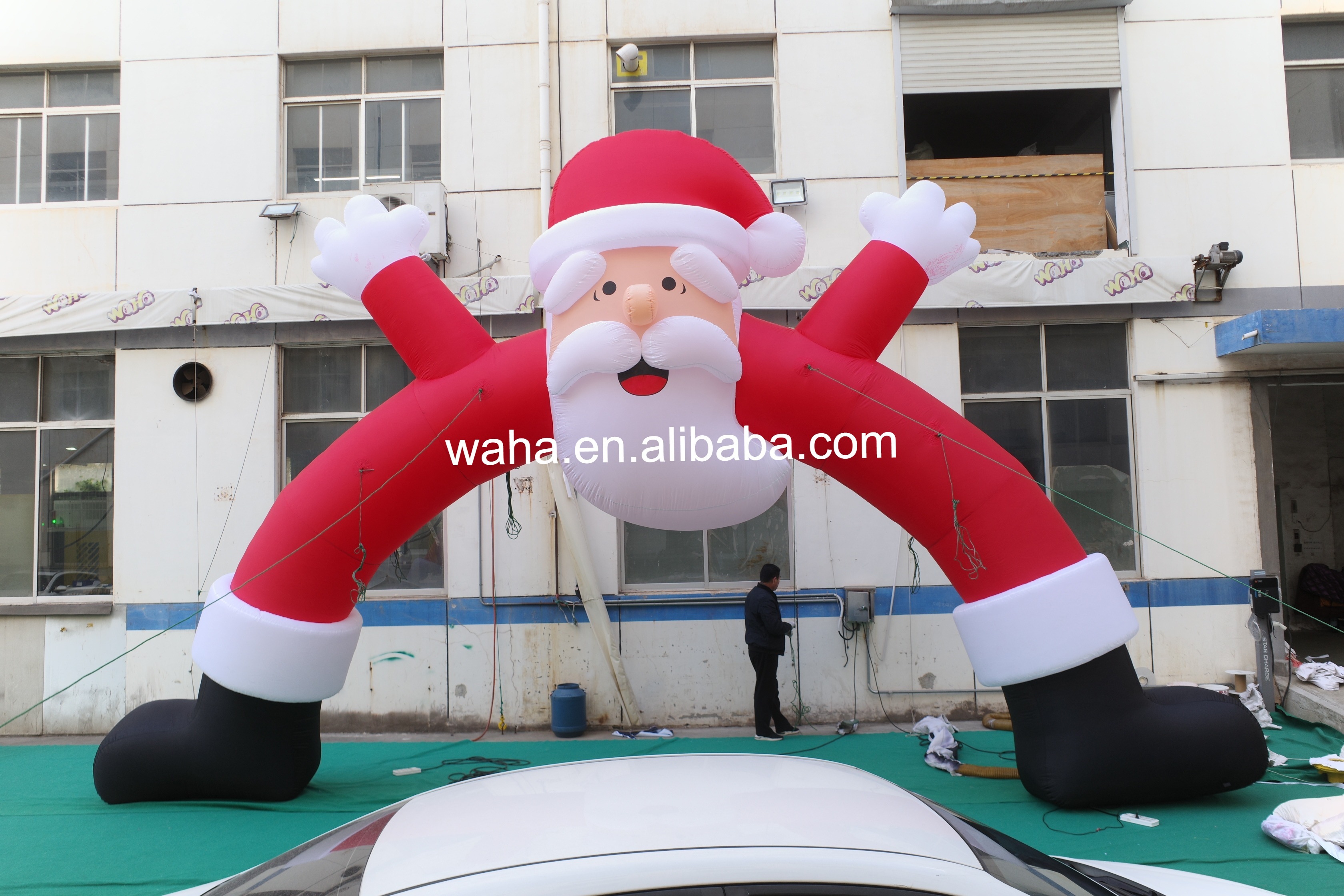 Premium Christmas Santa Themed Inflatable Arch, Long-Lasting Advertising Inflatable for Mall Displays & Winter Events