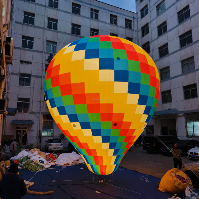 Professional Custom Hot Air Balloon Inflatable, Premium Advertising Inflatable for Commercial Exhibitions & Brand Activations