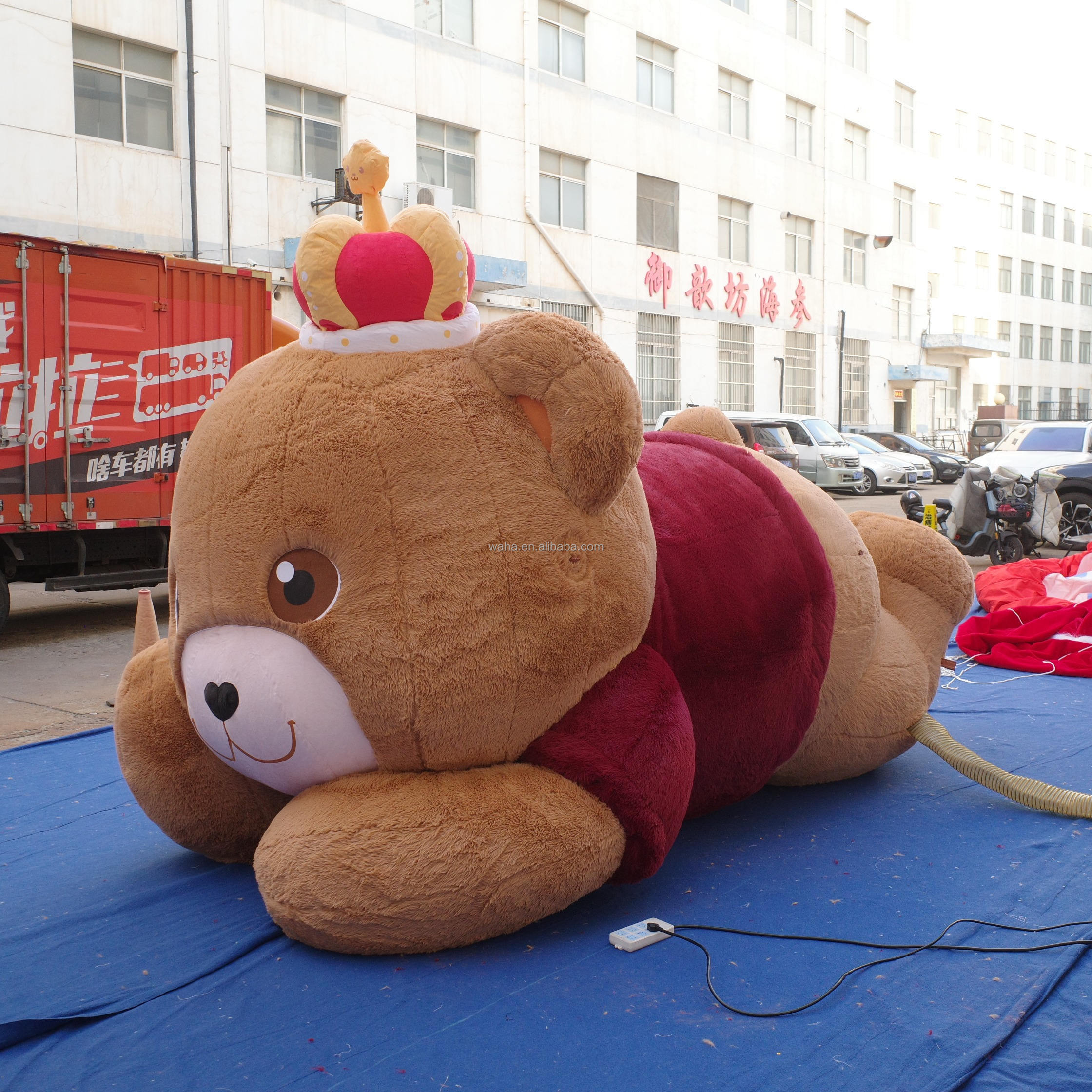 Giant Fluffy Bear Inflatable Mascot, Promotional Advertising Blow up Inflatable for Love Themed Events & Festivals