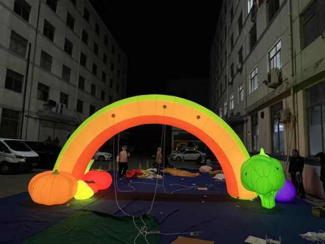 High Quality Simulation Vegetable Inflatable Arch, Heavy-Duty Advertising Inflatable for Long-Term Indoor Outdoor Use