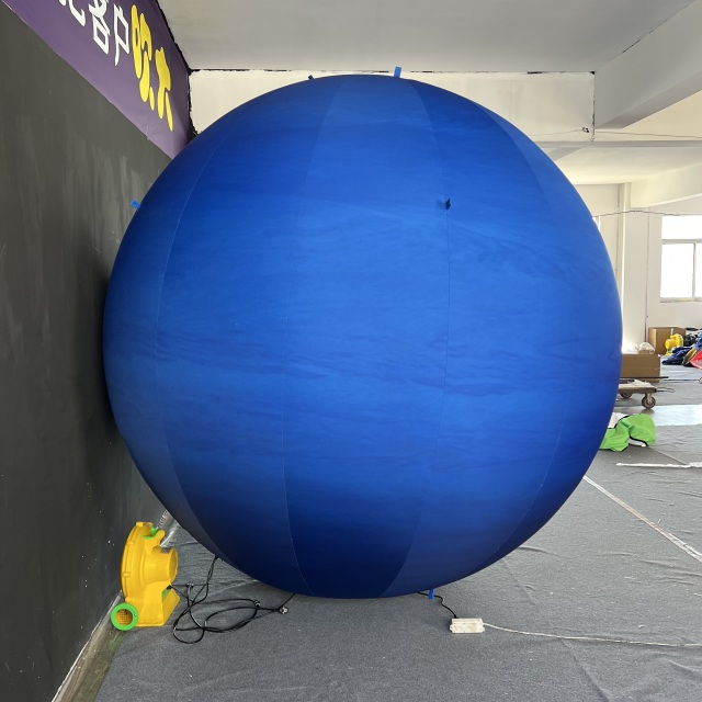 Waterproof Inflatable Neptune Planet Ball for Planetarium Kindergarten Space Party Amusement Park Decor