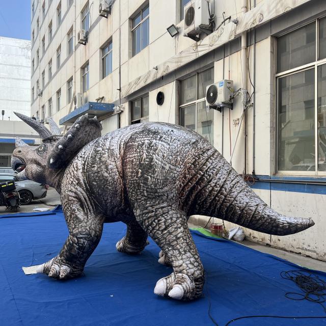 High Simulation Inflatable Triceratops Dinosaur for Dinosaur Theme Park Museum & Shopping Mall Event Decor