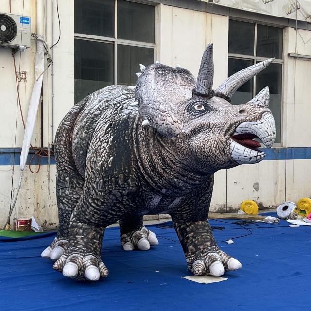 High Simulation Inflatable Triceratops Dinosaur for Dinosaur Theme Park Museum & Shopping Mall Event Decor