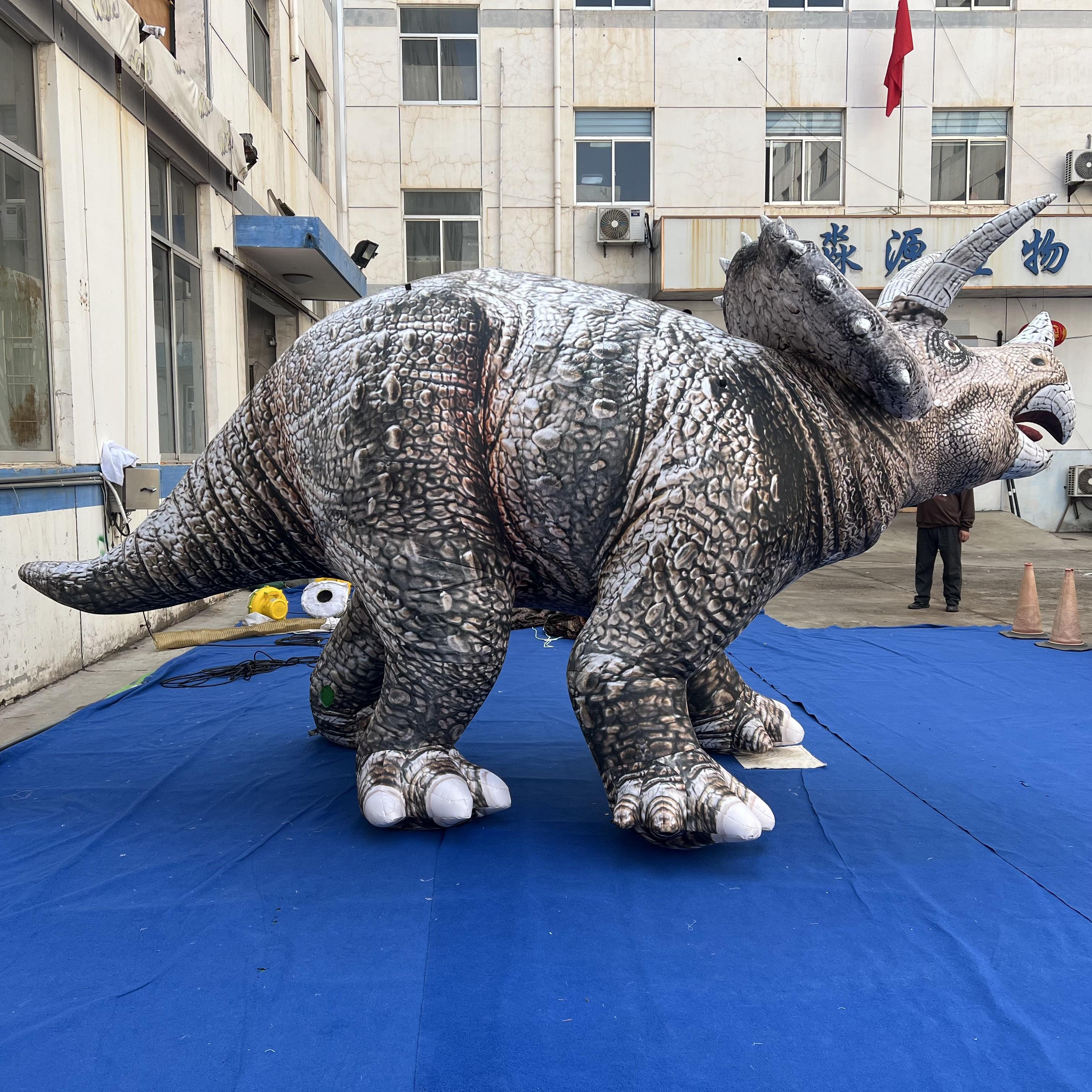 High Simulation Inflatable Triceratops Dinosaur for Dinosaur Theme Park Museum & Shopping Mall Event Decor