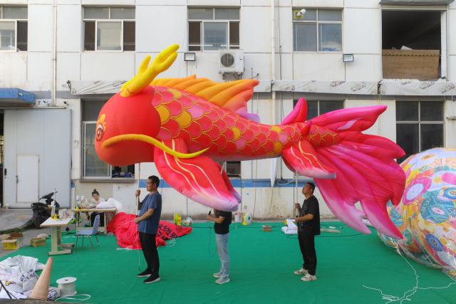 Large Simulated Inflatable Golden Arowana Statue Custom Inflatable Lucky Fish for Commercial Advertising Display