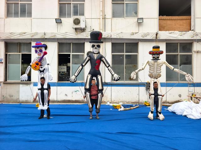 Customized Inflatable Walking Skeleton Giant Puppet | Inflatable Factory for Halloween, Day of the Dead & Parade Decoration