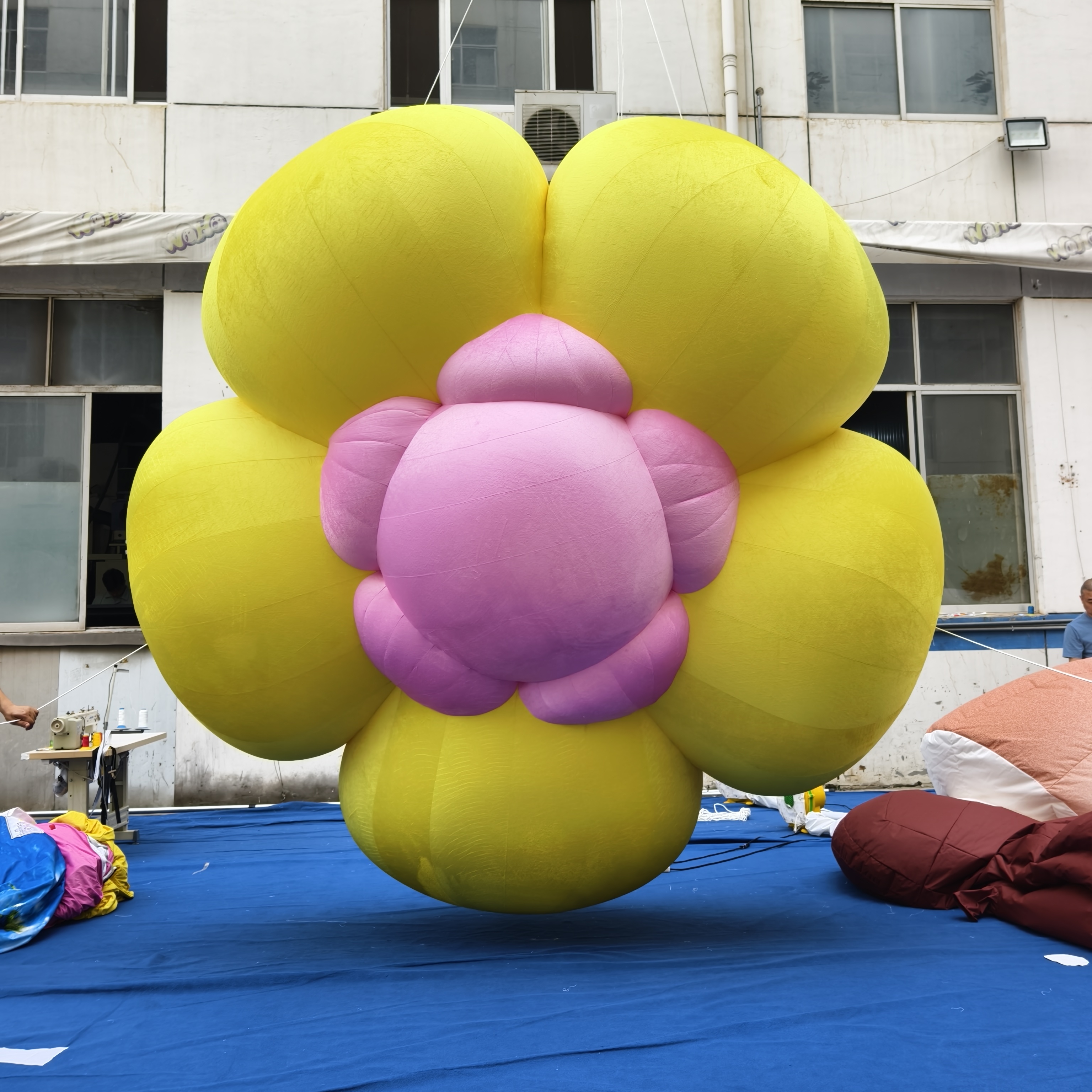 Custom Velvet Yellow Flower Inflatable Decoration for Mall Display Decoration | Professional Inflatable Factory Manufacturer