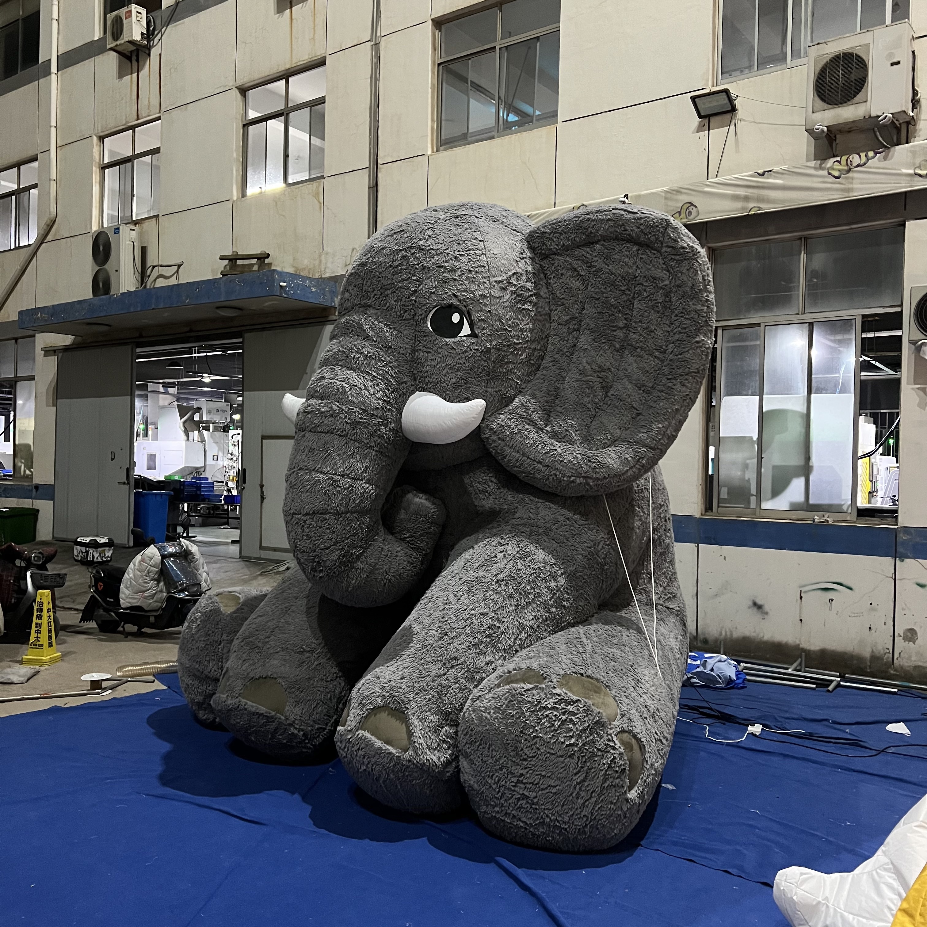 Custom Giant Plush Elephant Inflatable Decoration for Mall Event Display Decoration Professional Inflatable Factory Manufacturer