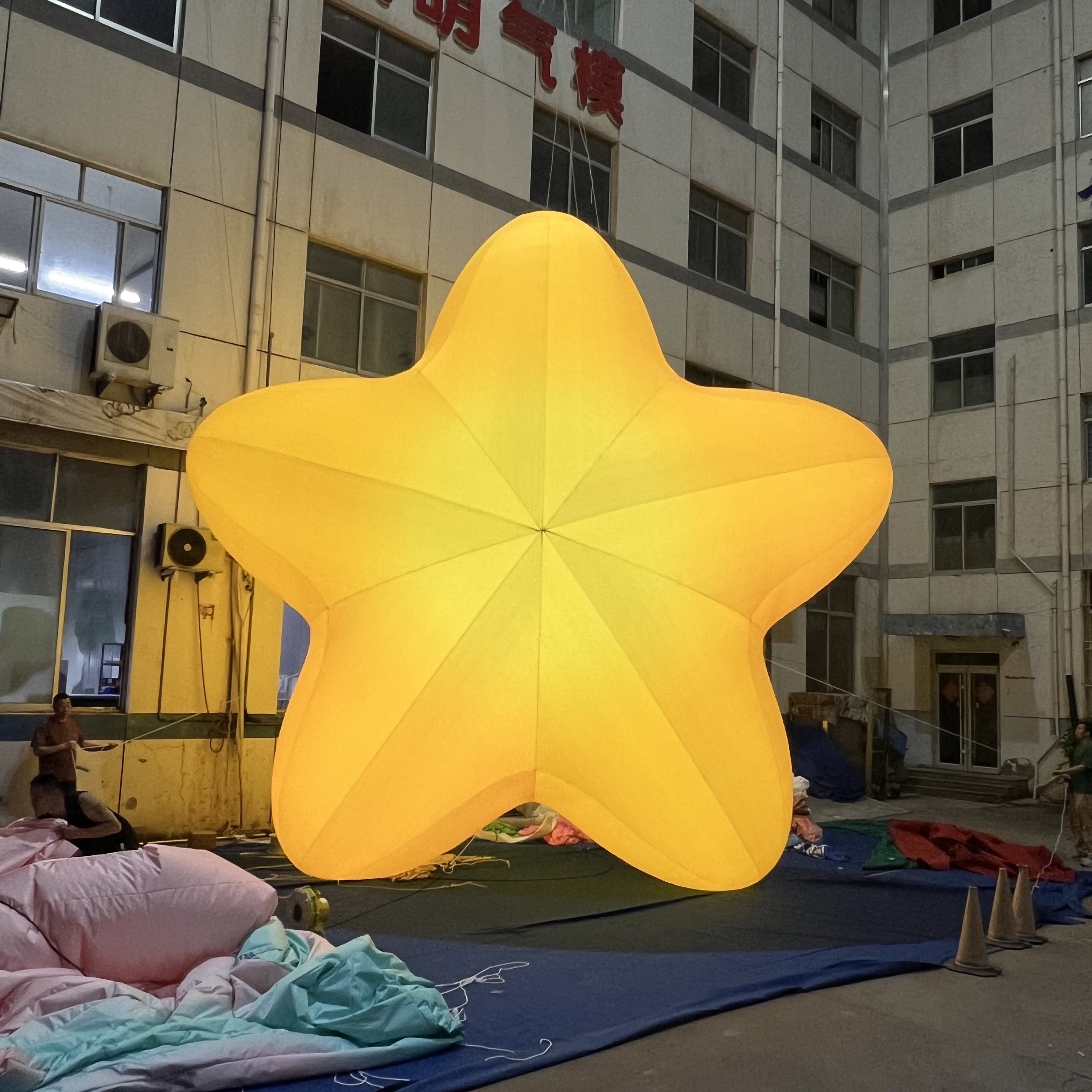 Giant Illuminated Star Inflatable Sculpture for Mall Display Decoration | OEM Inflatable Factory