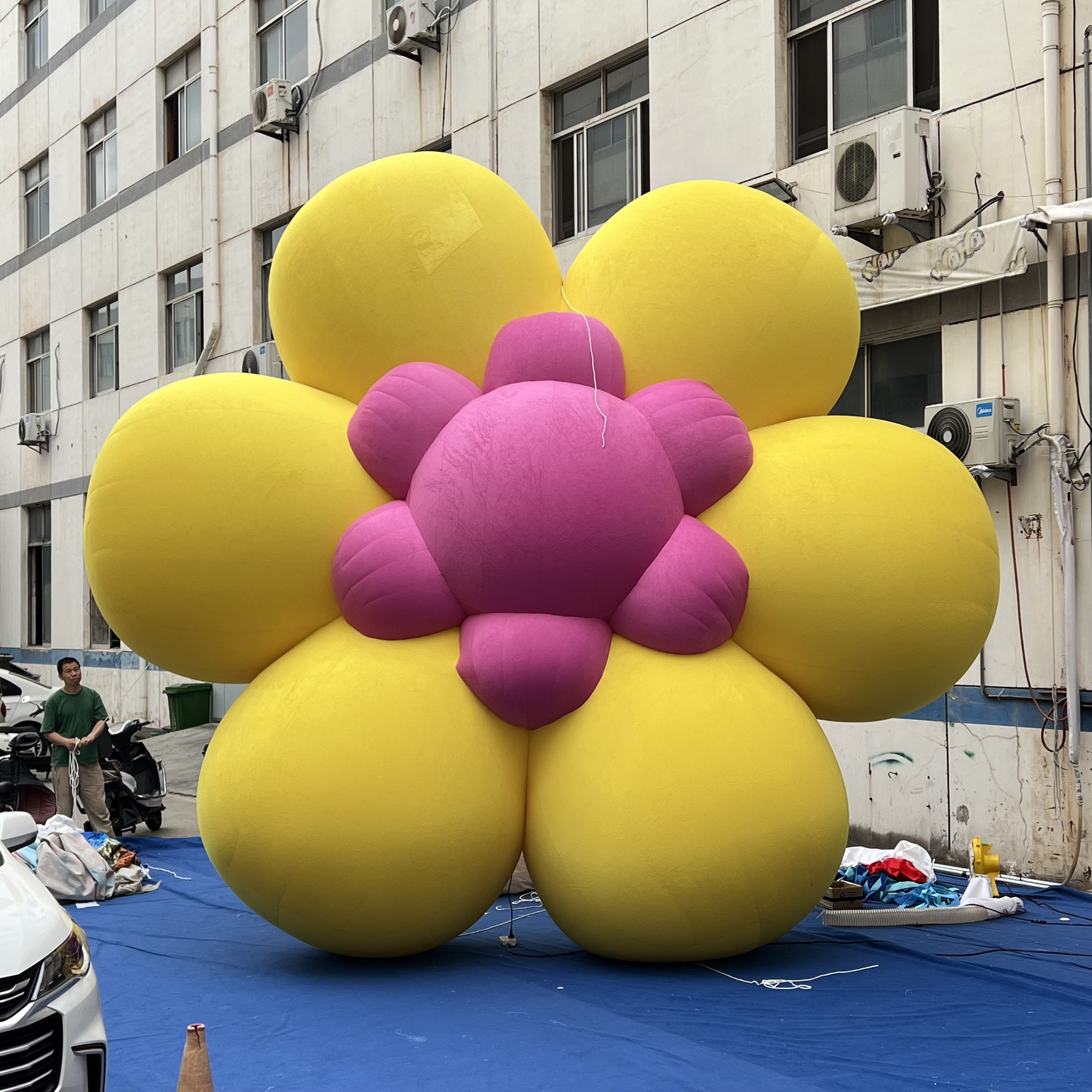 Custom Velvet Yellow Flower Inflatable Decoration for Mall Display Decoration | Professional Inflatable Factory Manufacturer