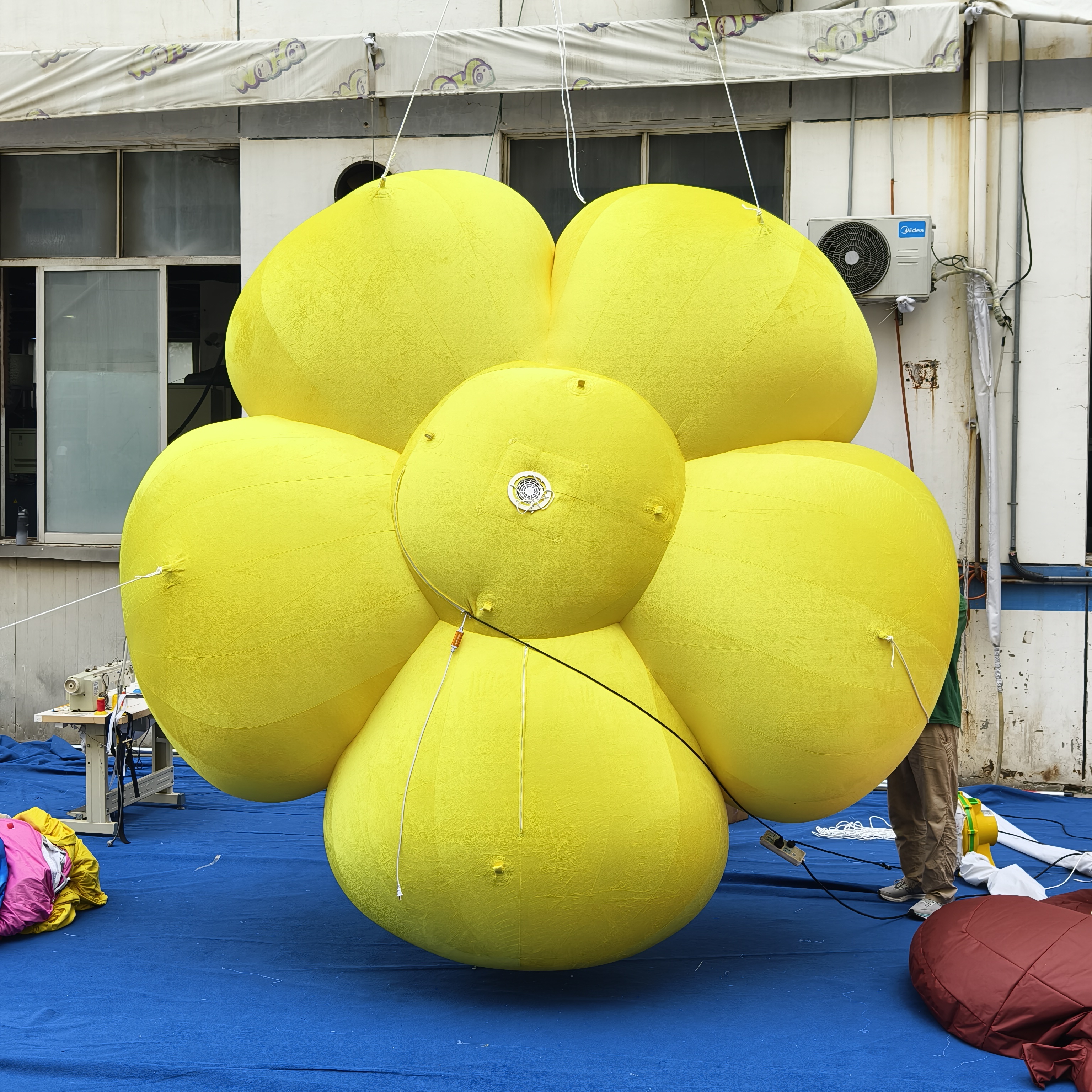 Custom Velvet Yellow Flower Inflatable Decoration for Mall Display Decoration | Professional Inflatable Factory Manufacturer