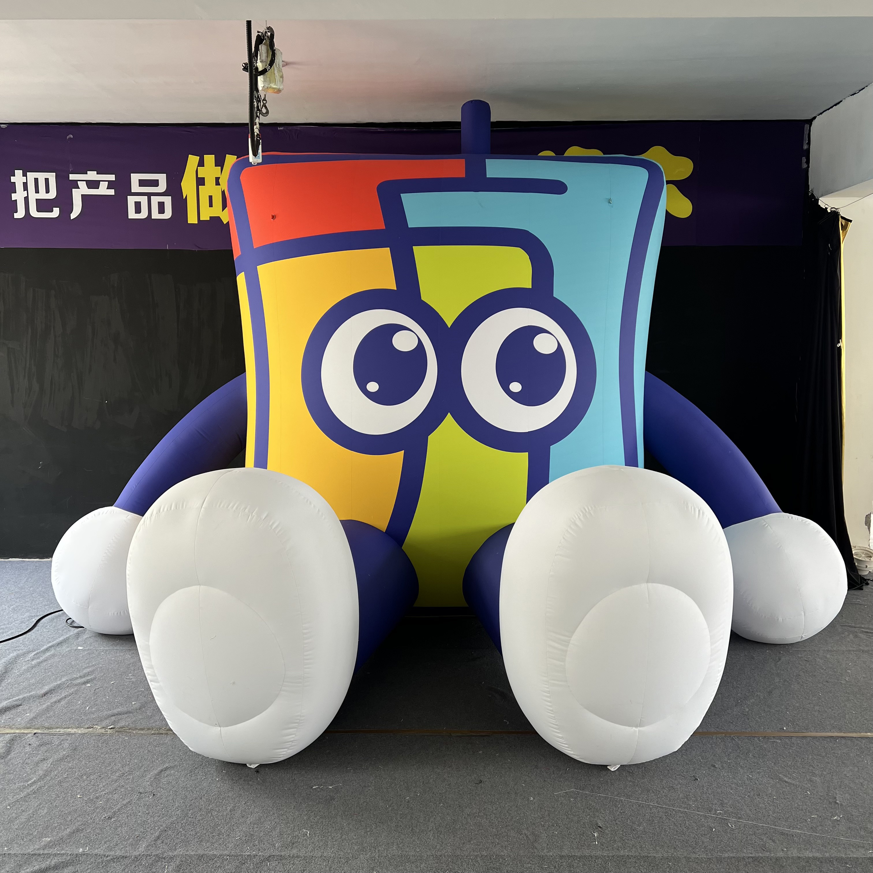 Custom Giant Waterproof Inflatable Square Block Man Mascot, Eye-Catching Decor for Mall Grand Opening & Trade Show Advertising