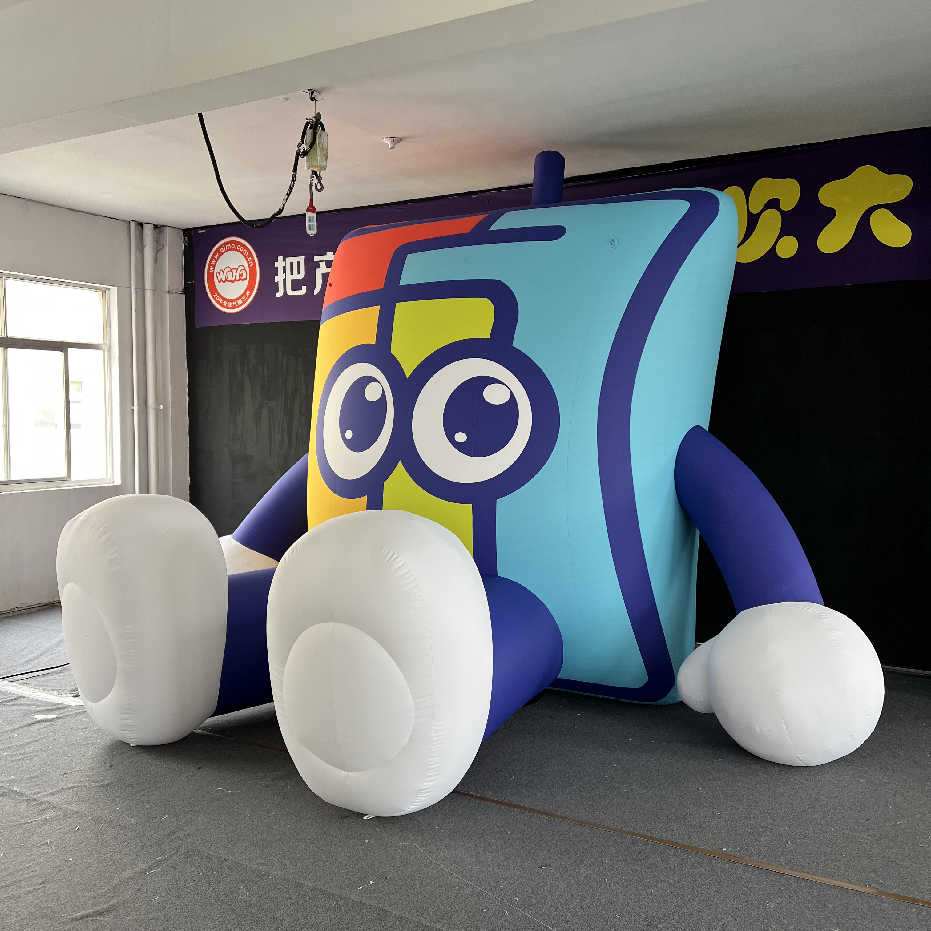 Custom Giant Waterproof Inflatable Square Block Man Mascot, Eye-Catching Decor for Mall Grand Opening & Trade Show Advertising