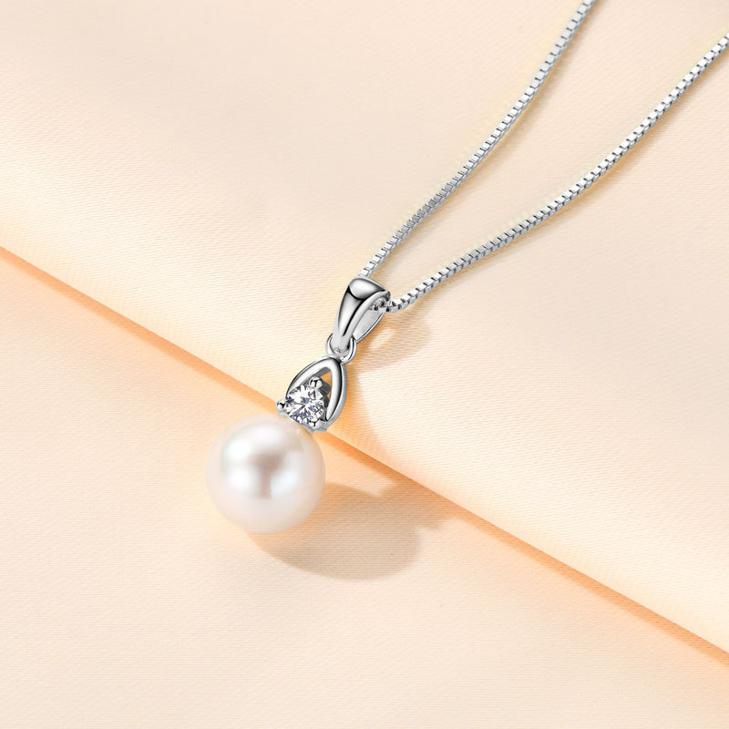 9-10mm Freshwater White Pearl Vacation Pendant Necklace