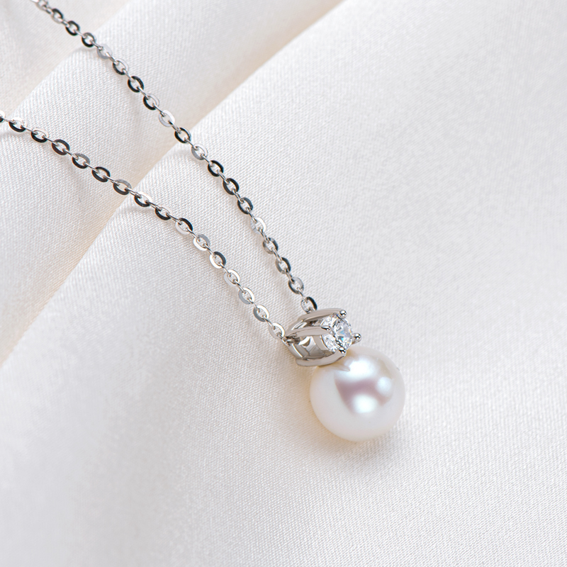 7.5-8 mm Freshwater Pearl with Fine Zircon Pendant Necklace