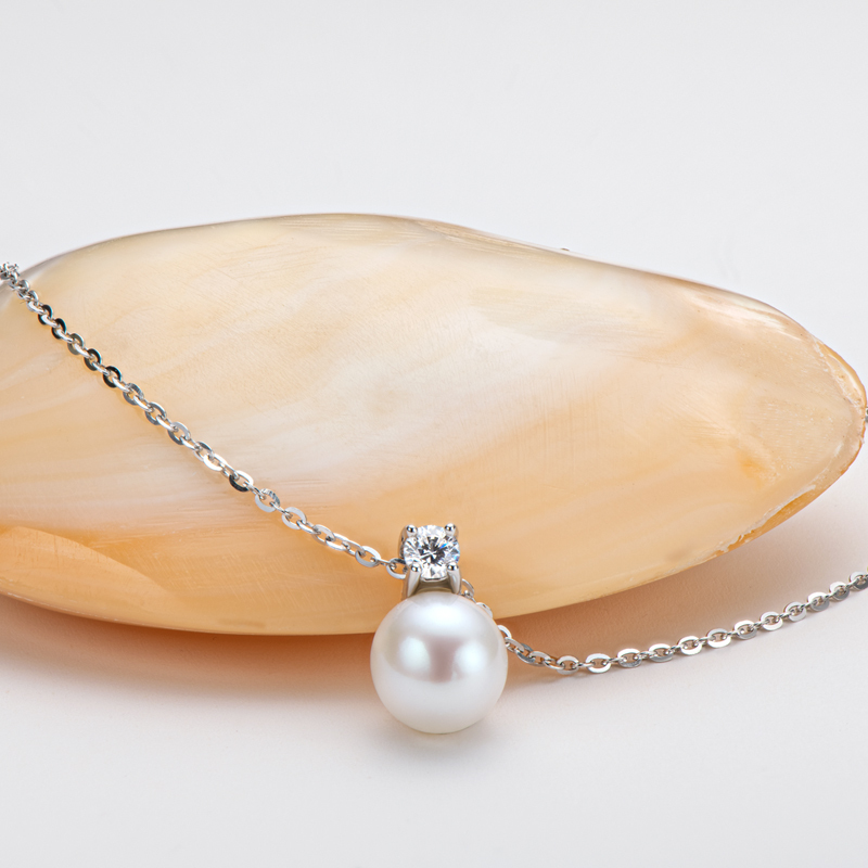7.5-8 mm Freshwater Pearl with Fine Zircon Pendant Necklace