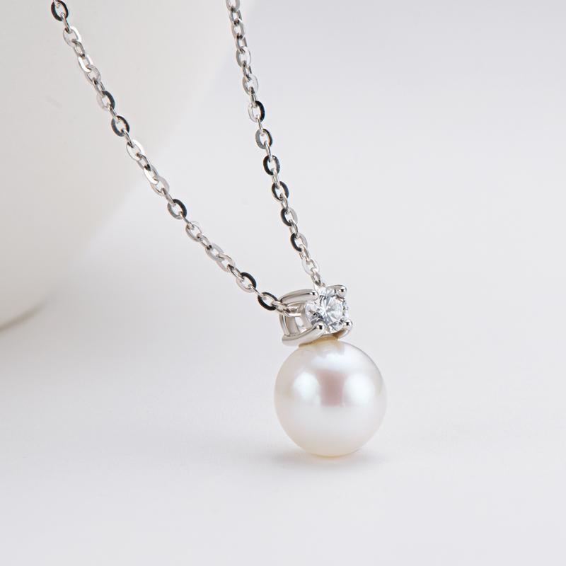 7.5-8 mm Freshwater Pearl with Fine Zircon Pendant Necklace