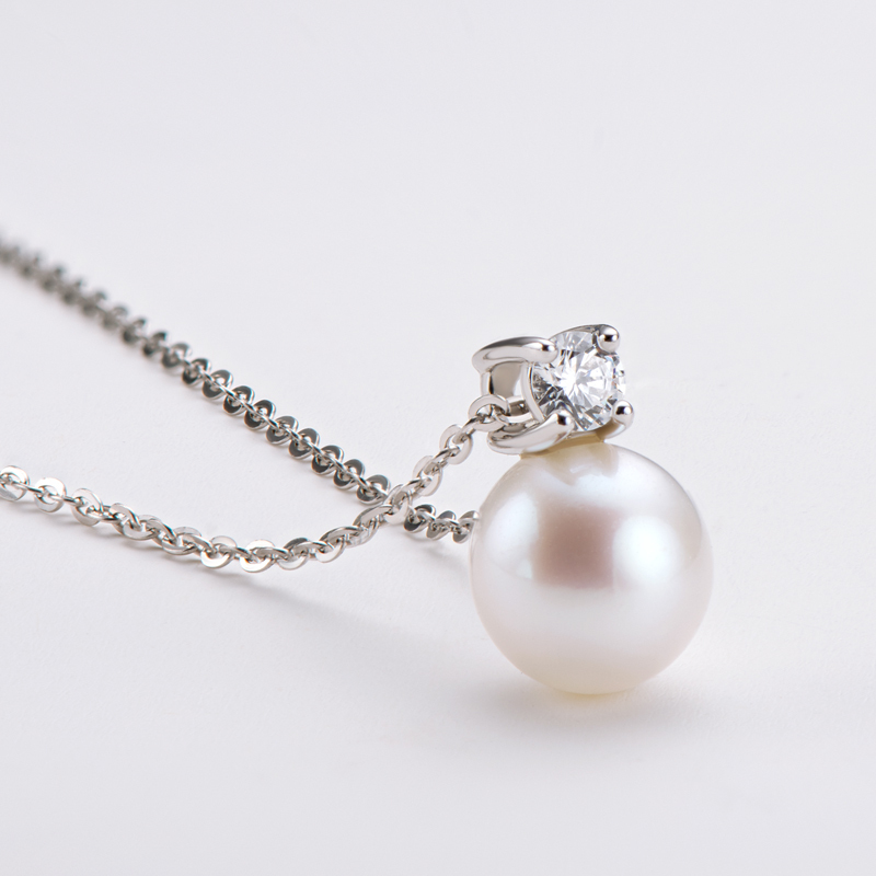 7.5-8 mm Freshwater Pearl with Fine Zircon Pendant Necklace