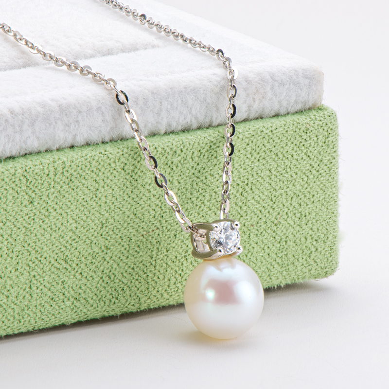 7.5-8 mm Freshwater Pearl with Fine Zircon Pendant Necklace