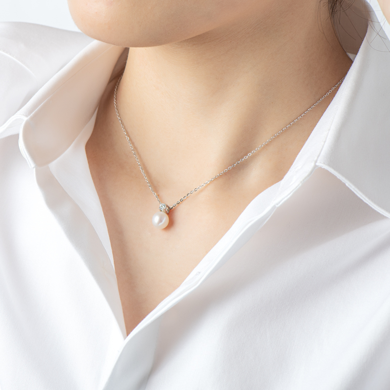 7.5-8 mm Freshwater Pearl with Fine Zircon Pendant Necklace