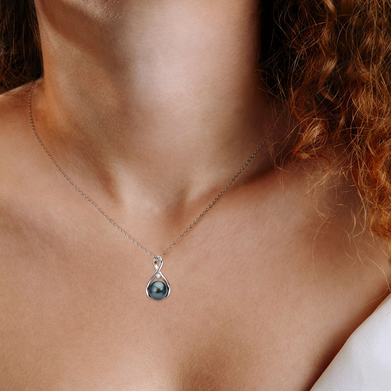 Elegant 9-10 mm Tahitian Black Pearl Infinity Pendant Necklace with 2 mm Moissanite