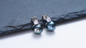 9-10 mm Natural Tahitian Black Pearl Classic Stud Earrings (with GRA Certification)