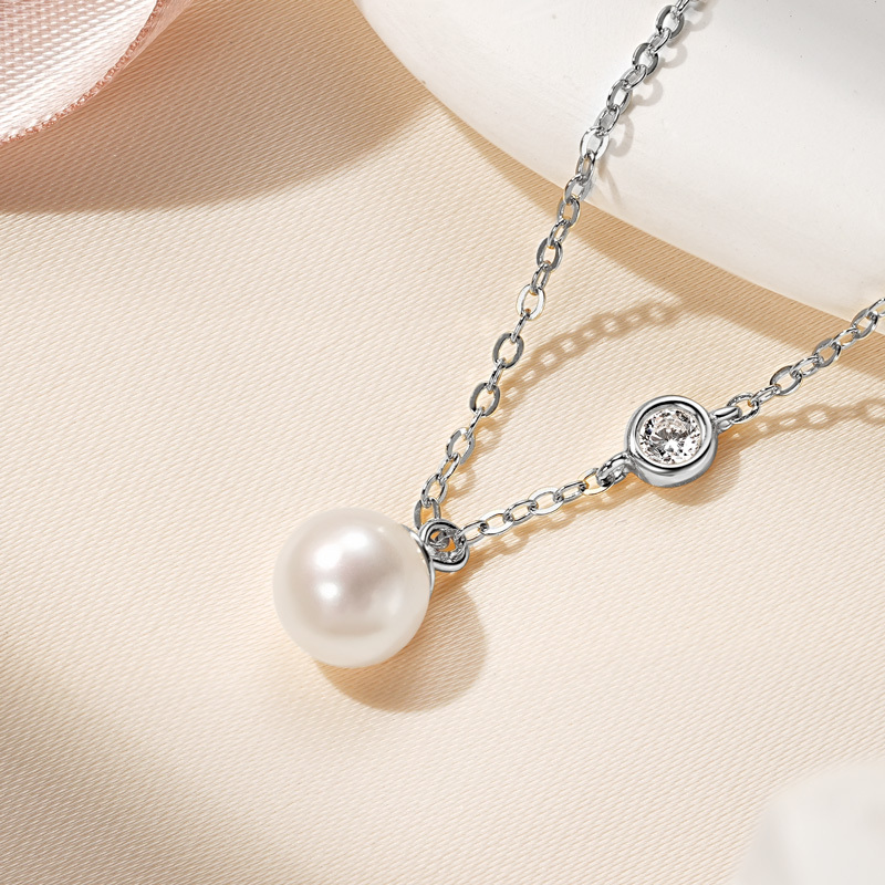 7 mm Freshwater Pearl Pendant with 3 mm Zircon Stone Necklace