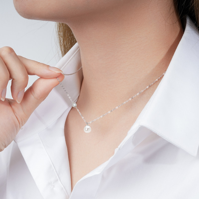 7 mm Freshwater Pearl Pendant with 3 mm Zircon Stone Necklace