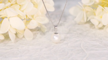 Classic 9-10 mm Freshwater White Pearl Pendant Necklace