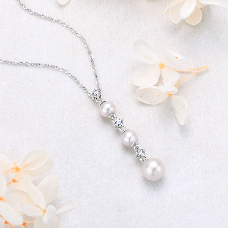 3 Moissanite Diamonds & 6-8mm Freshwater Pearl Necklace