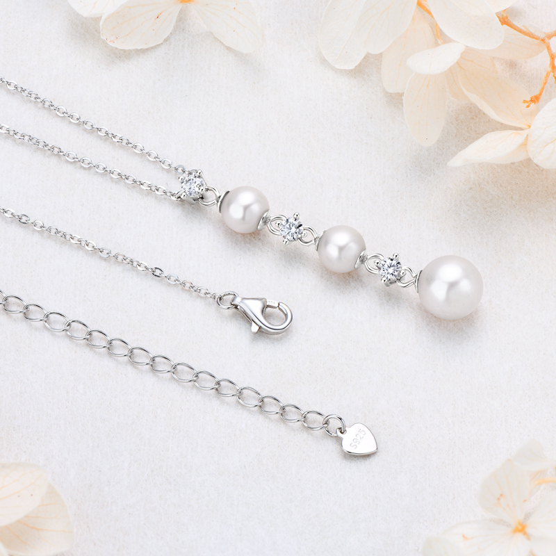 3 Moissanite Diamonds & 6-8mm Freshwater Pearl Necklace