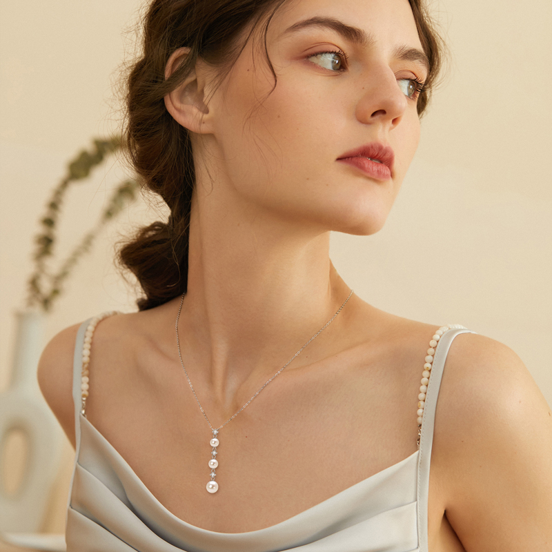 3 Moissanite Diamonds & 6-8mm Freshwater Pearl Necklace