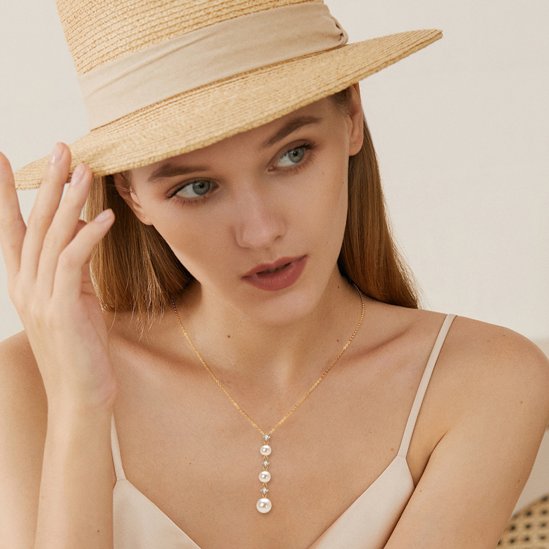 3 Moissanite Diamonds & 6-8mm Freshwater Pearl Necklace