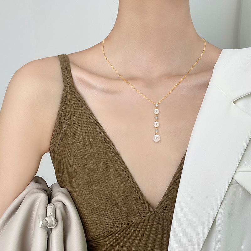 3 Moissanite Diamonds & 6-8mm Freshwater Pearl Necklace